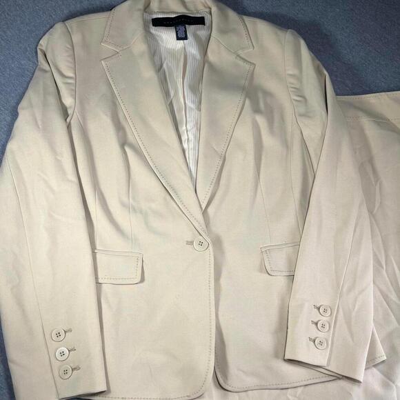 Apostrophe Two Piece Women's Beige Blazer Size 12 & Woman’s Skirt size 10 - Picture 2 of 9